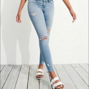 Hollister Low Rise Jeggings Ripped with Frayed Ankle in a Light Wash - Size 25